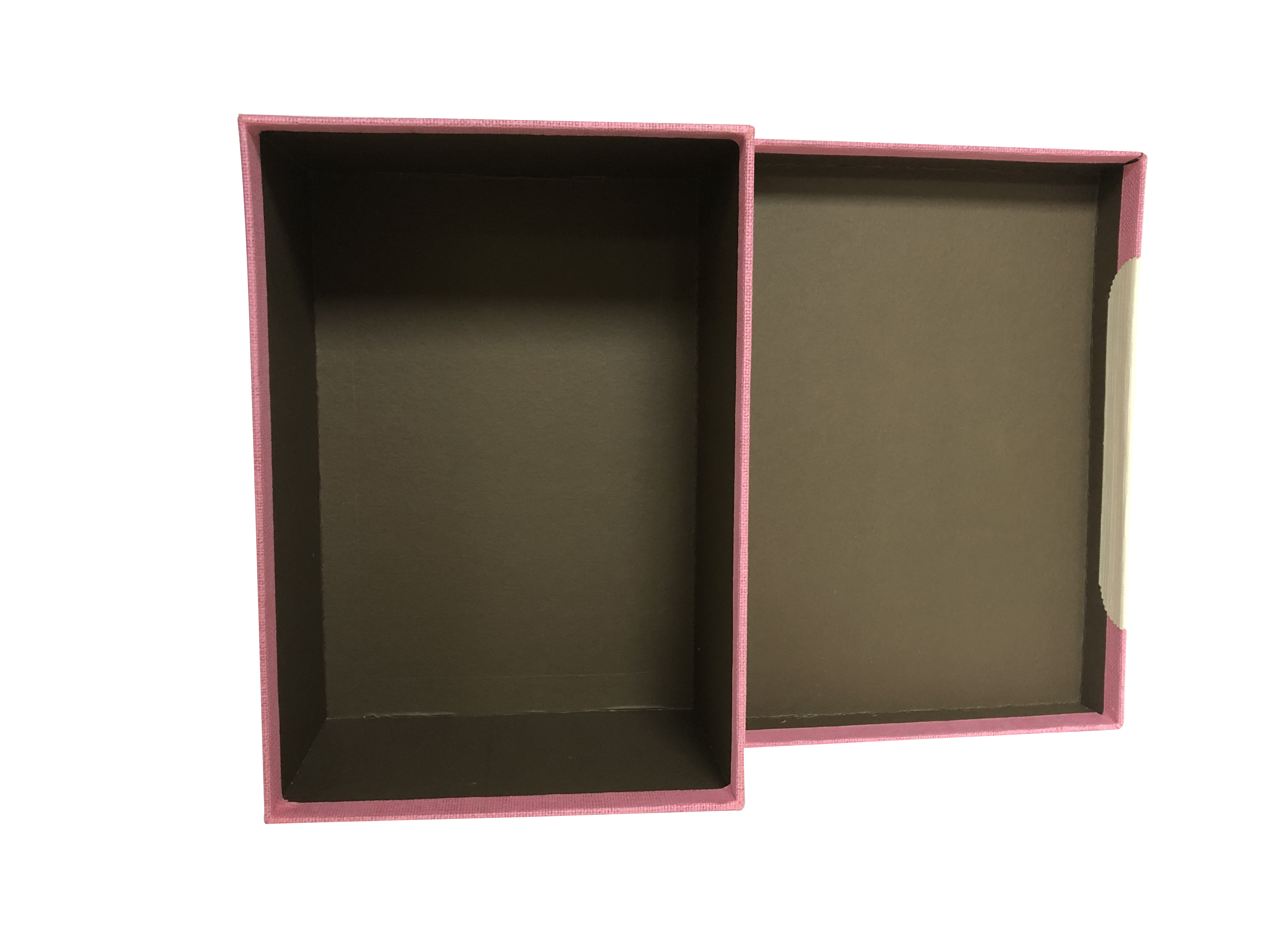 Rechteckige Geschenkbox aus Papier mit Schleife