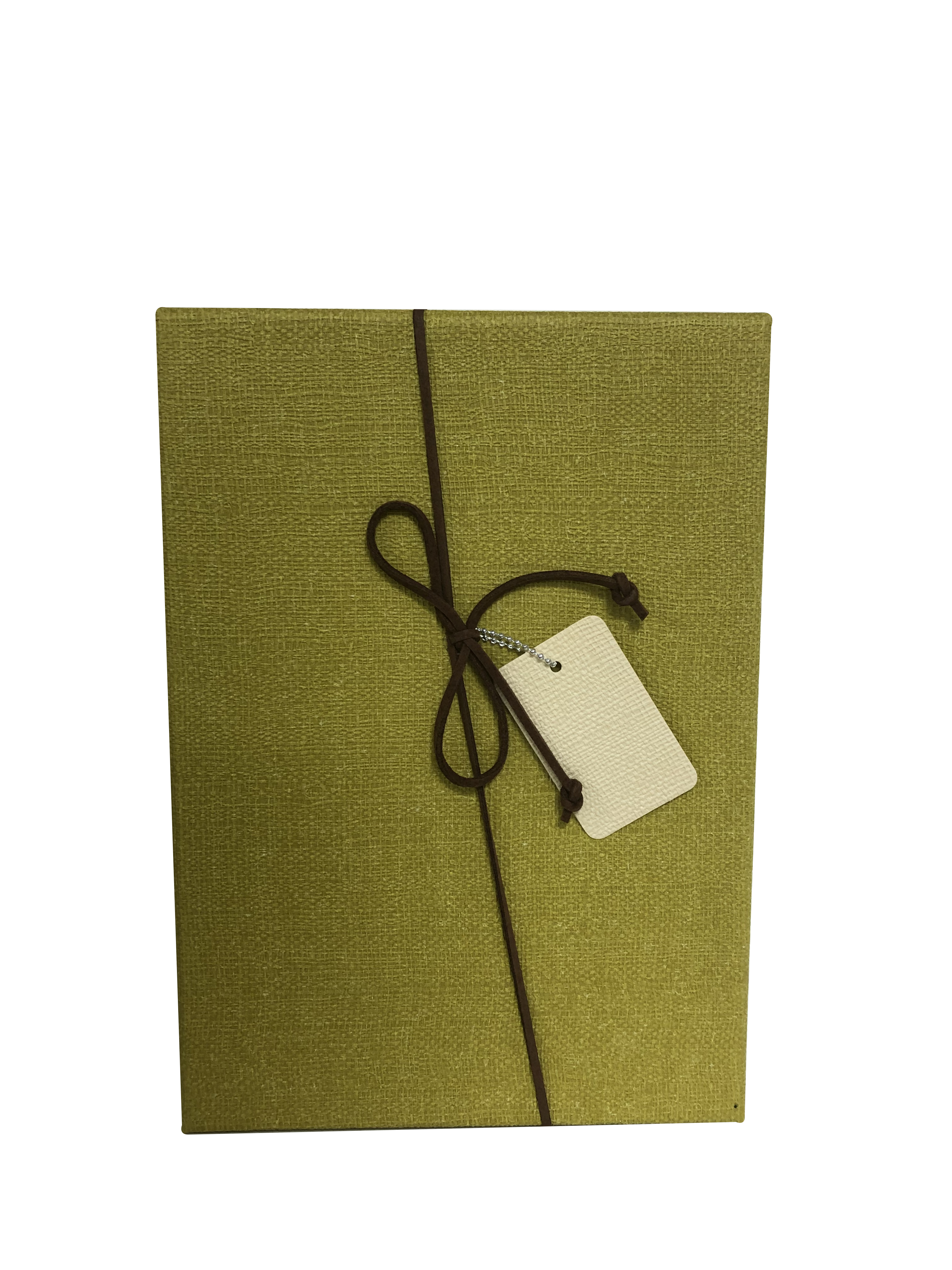 Rechteckige Geschenkbox aus Papier mit Schleife und Anhänger