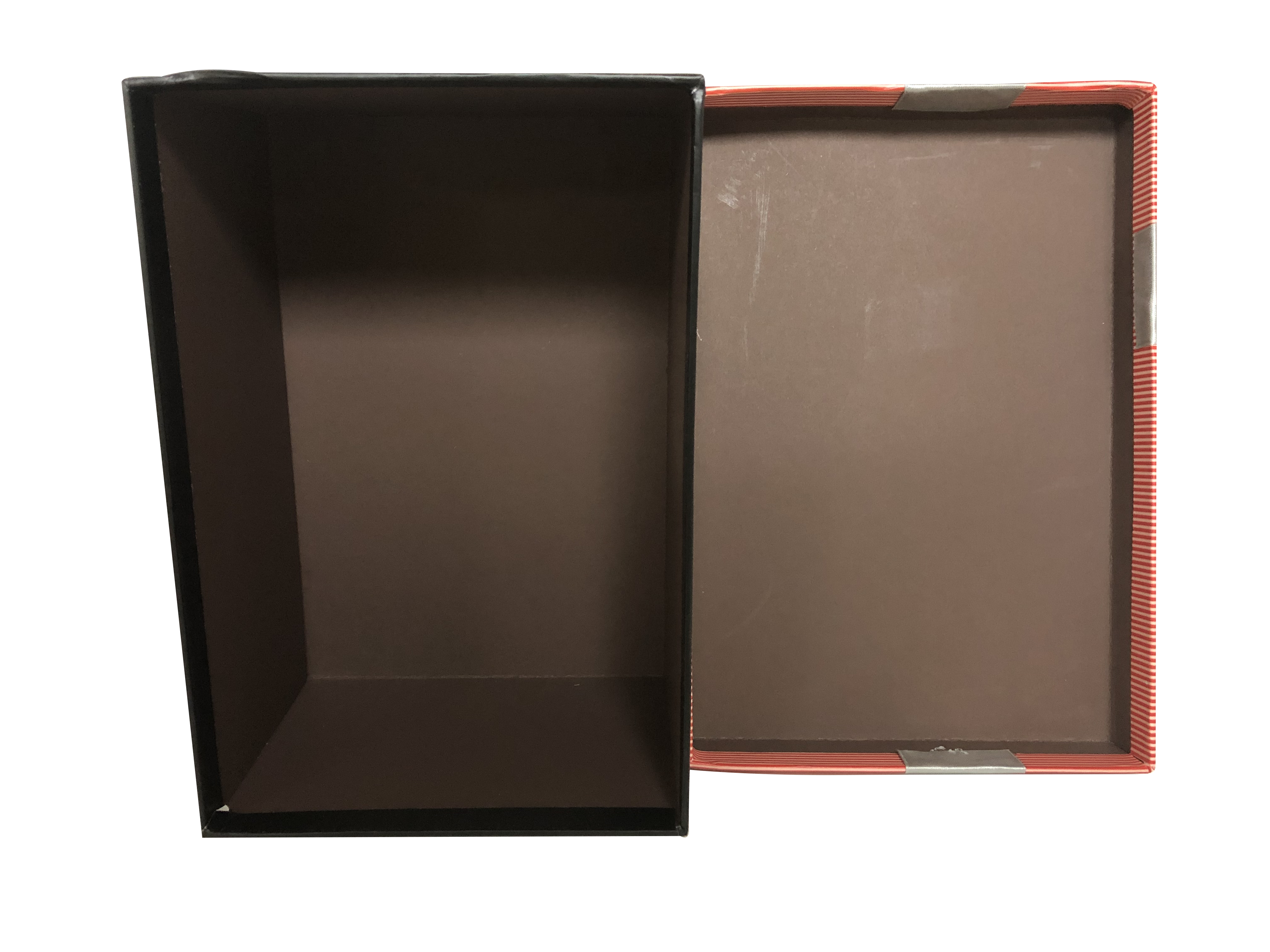 Rechteckige Geschenkbox aus Papier mit Schleife