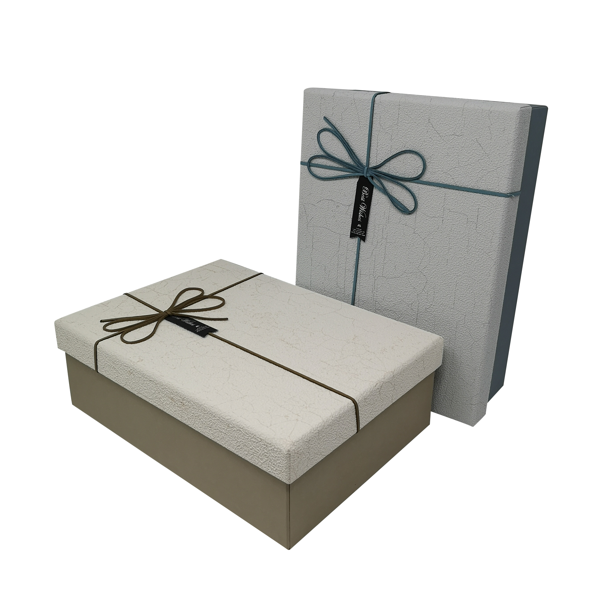 Strukturierte rechteckige Geschenkbox mit Band und Anhänger
