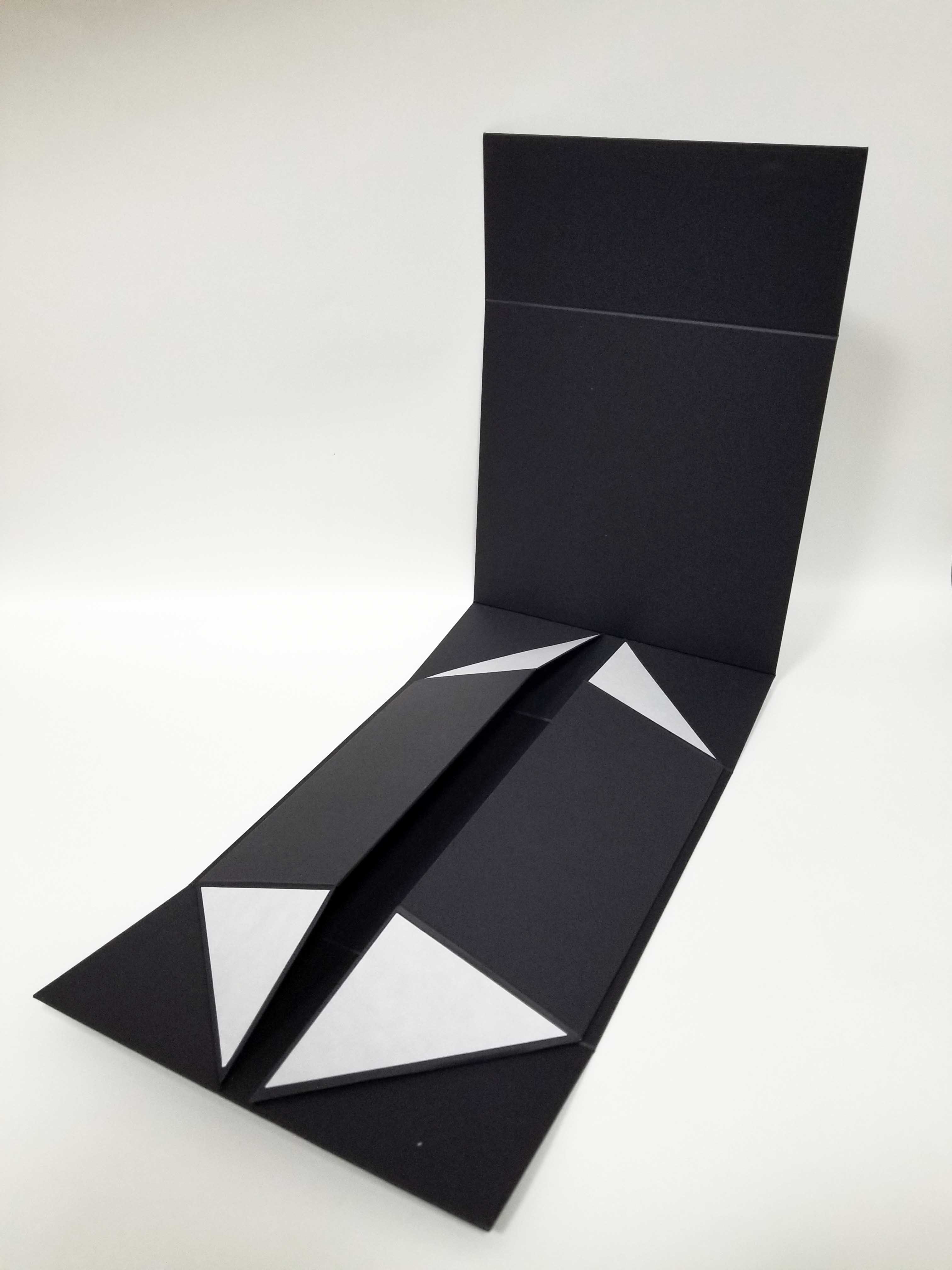 Schwarze flache faltbare Geschenkbox im A6-Format